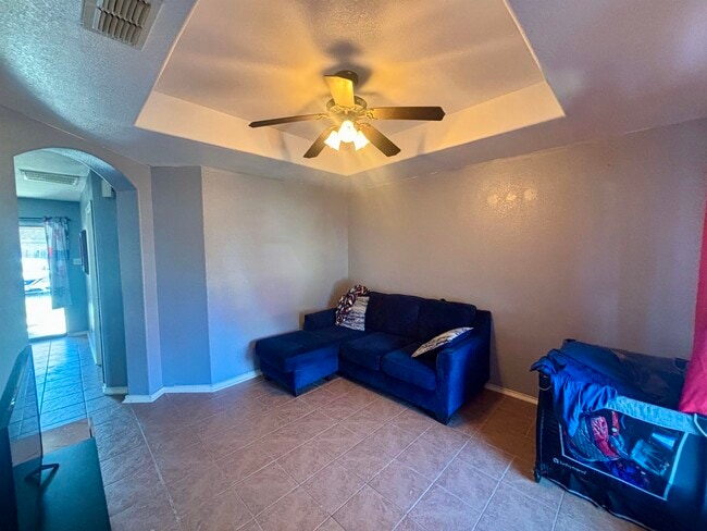 2616 Comal Loop in Laredo, TX - Building Photo - Building Photo