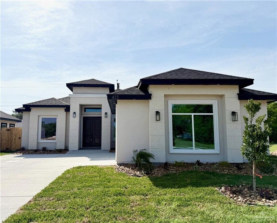 415 S 12th St in Alamo, TX - Building Photo