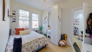 135 Earl Pl in Toronto, ON - Building Photo - Building Photo