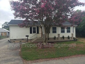 13 W Berry St in Sandston, VA - Building Photo - Building Photo