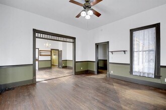 304 Olive St in Smithville, TX - Building Photo - Building Photo