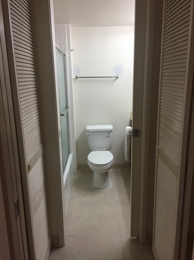 1560 Kanunu St in Honolulu, HI - Building Photo - Building Photo