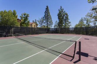 IMT Summerset Village in Chatsworth, CA - Foto de edificio - Building Photo