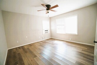 2425 Shakespeare St, Unit 2 in Houston, TX - Building Photo - Building Photo