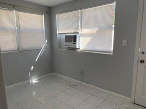 520 52nd St in West Palm Beach, FL - Building Photo - Building Photo