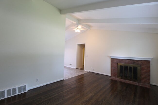 5707 W 75th Terrace in Prairie Village, KS - Building Photo - Building Photo