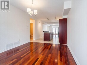 399 Martha St in Burlington, ON - Building Photo - Building Photo