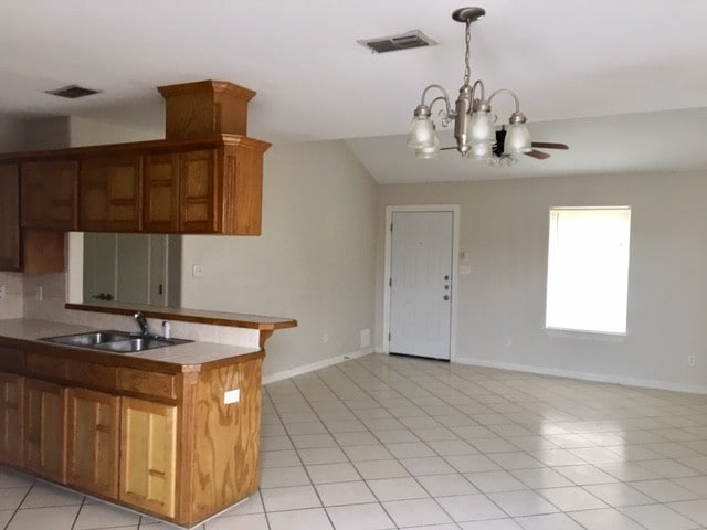 1606 E Quail St, Unit D in Pharr, TX - Foto de edificio