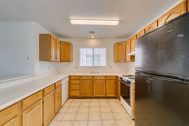 1375 E Hacienda Ave in Las Vegas, NV - Foto de edificio - Building Photo