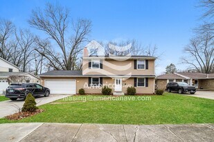 6619 N Greenmont Rd in Peoria, IL - Building Photo