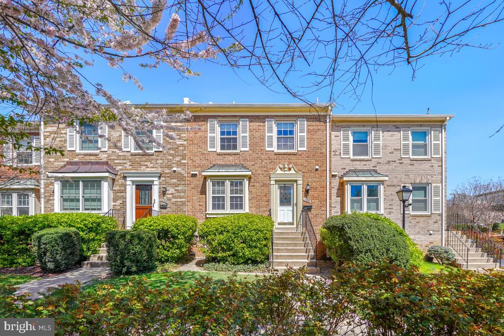 10284 Arizona Cir in Bethesda, MD - Building Photo