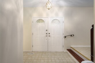 2377 Williamstown Ct in Bloomfield Hills, MI - Foto de edificio - Building Photo