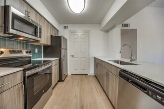 230 E 5th St in Dallas, TX - Building Photo - Building Photo