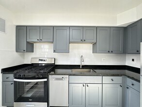 6707 N California Ave in Chicago, IL - Building Photo - Building Photo