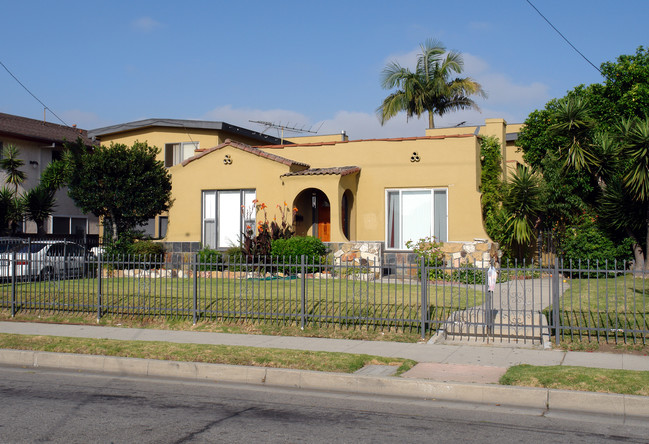 12615 Oxford Ave in Hawthorne, CA - Foto de edificio - Building Photo