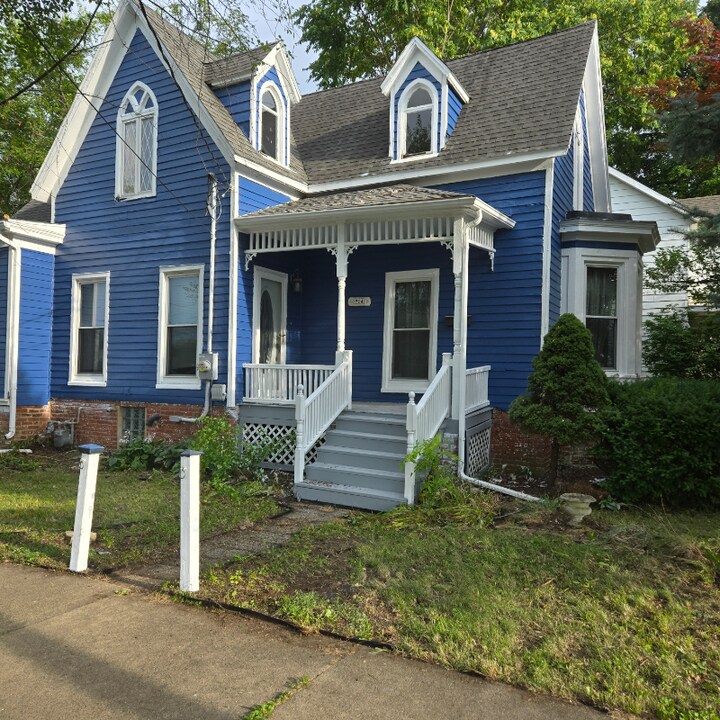 914 N Douglas St in Peoria, IL - Building Photo