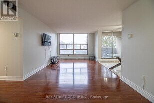 1705 McCowan Rd in Toronto, ON - Building Photo