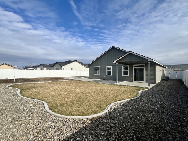 2395 Chelan St in Ephrata, WA - Building Photo - Building Photo