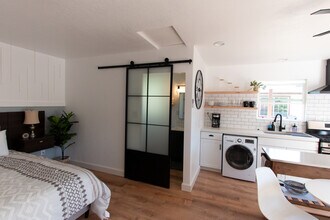 3390 Cutlas Ct, Unit B in Redding, CA - Building Photo - Building Photo