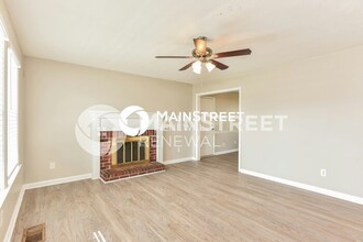 607 E Lake Cove in La Vergne, TN - Foto de edificio - Building Photo