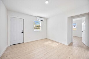 6811 Del Rio St in Houston, TX - Building Photo