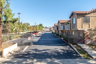 Banbury Apartments in Riverside, CA - Building Photo - Building Photo