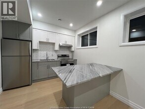 348 Campbell Ave in Windsor, ON - Building Photo - Building Photo