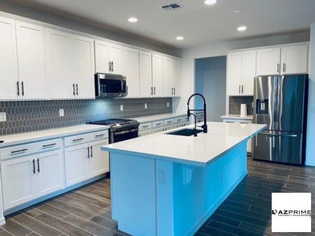 9025 W Denton Ln in Glendale, AZ - Building Photo - Building Photo