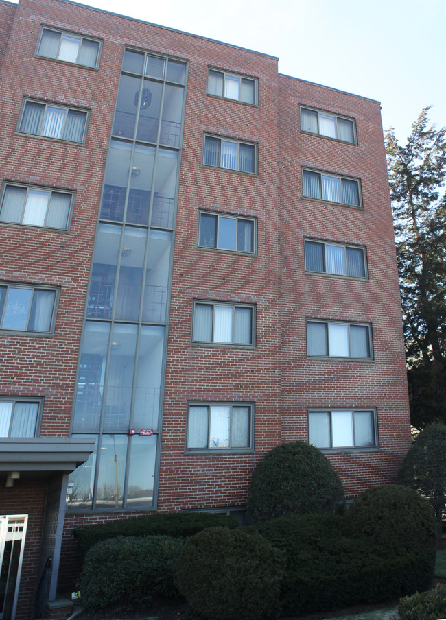 Mass Ave, 898 in Arlington, MA - Foto de edificio - Building Photo