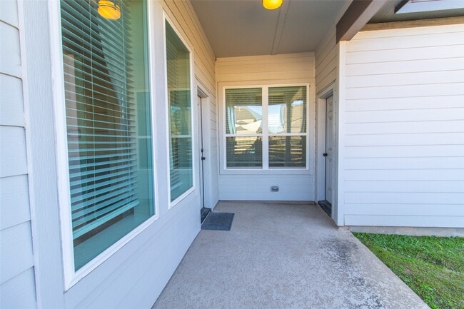 property at 18610 Parkland Square Pl