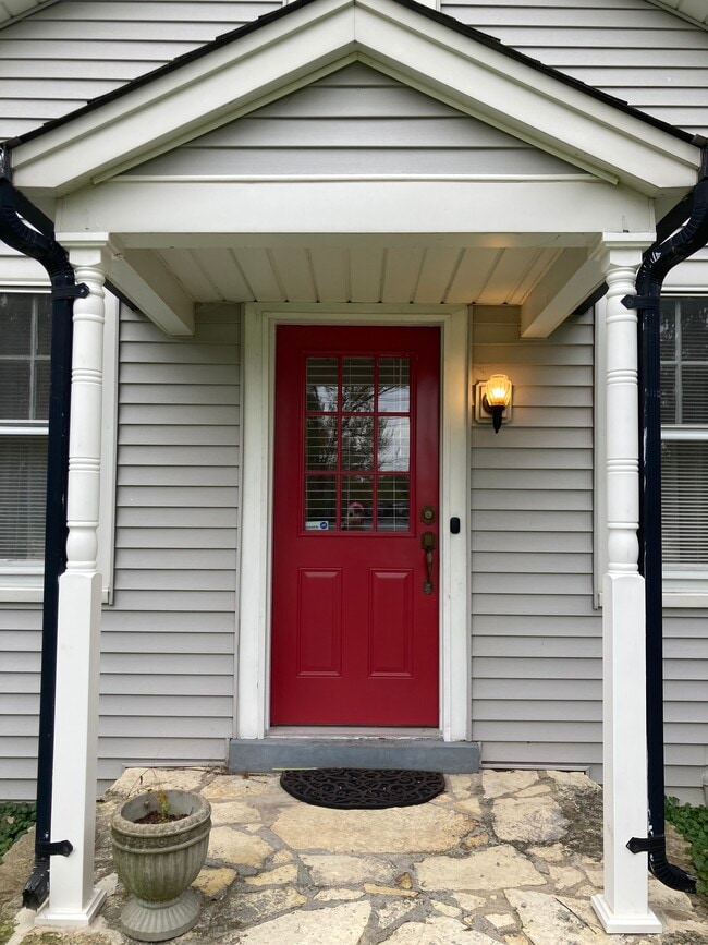 9106 Old Bonhomme Rd in Olivette, MO - Building Photo - Building Photo