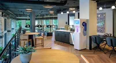 400 Bishop St NW in Atlanta, GA - Foto de edificio - Building Photo