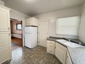 109 E Biddle St in Jackson, MI - Building Photo - Building Photo