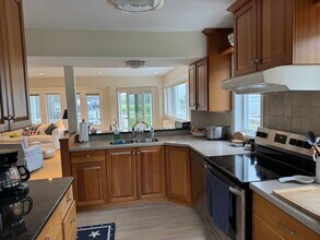 9 E Grand St in Stonington, CT - Building Photo - Building Photo