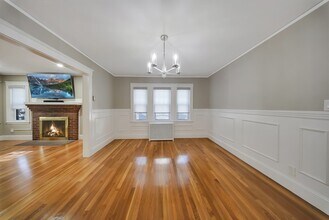 52 Hovey St in Quincy, MA - Building Photo - Building Photo