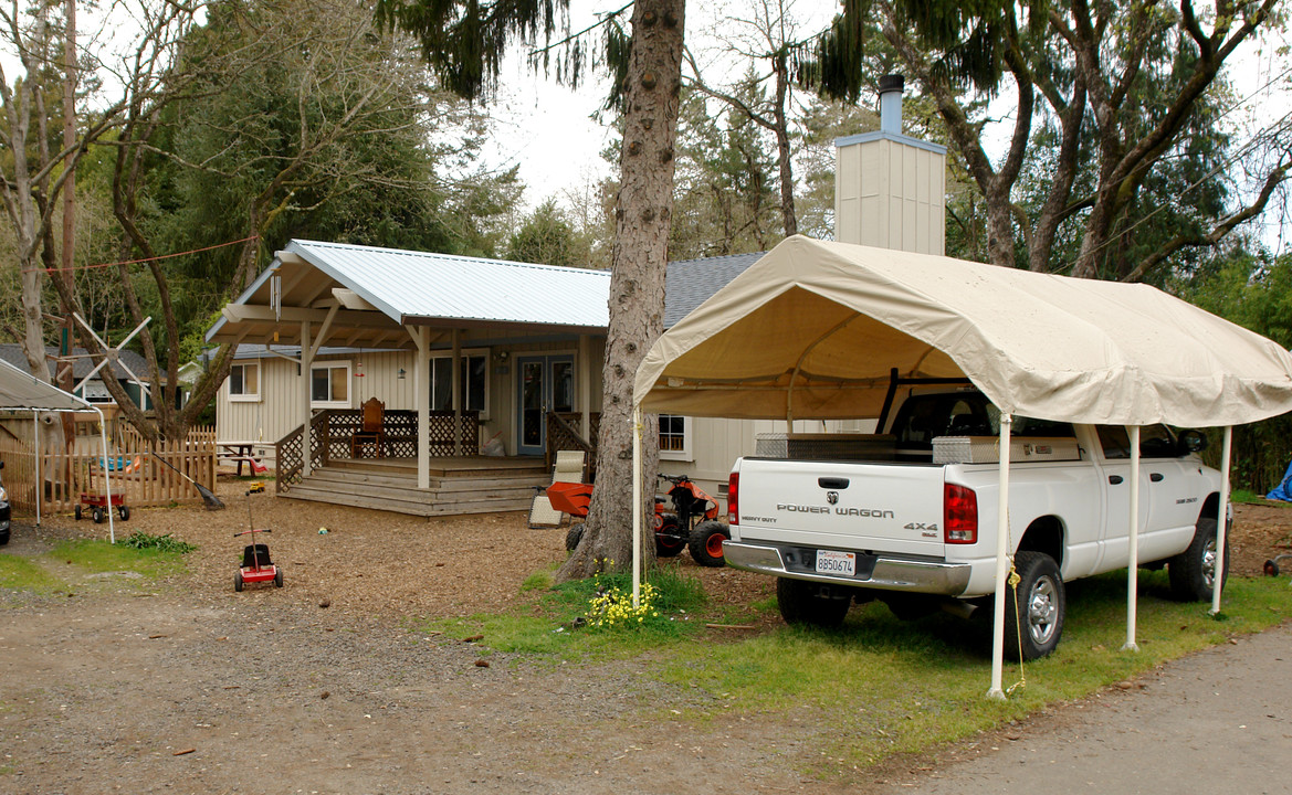 101 Gilbert Dr in Santa Rosa, CA - Building Photo