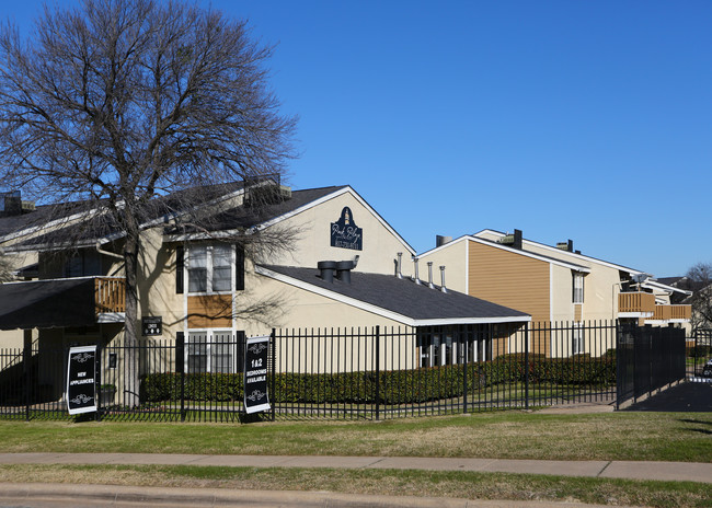 Park Plaza Apartments in Fort Worth, TX - Foto de edificio - Building Photo