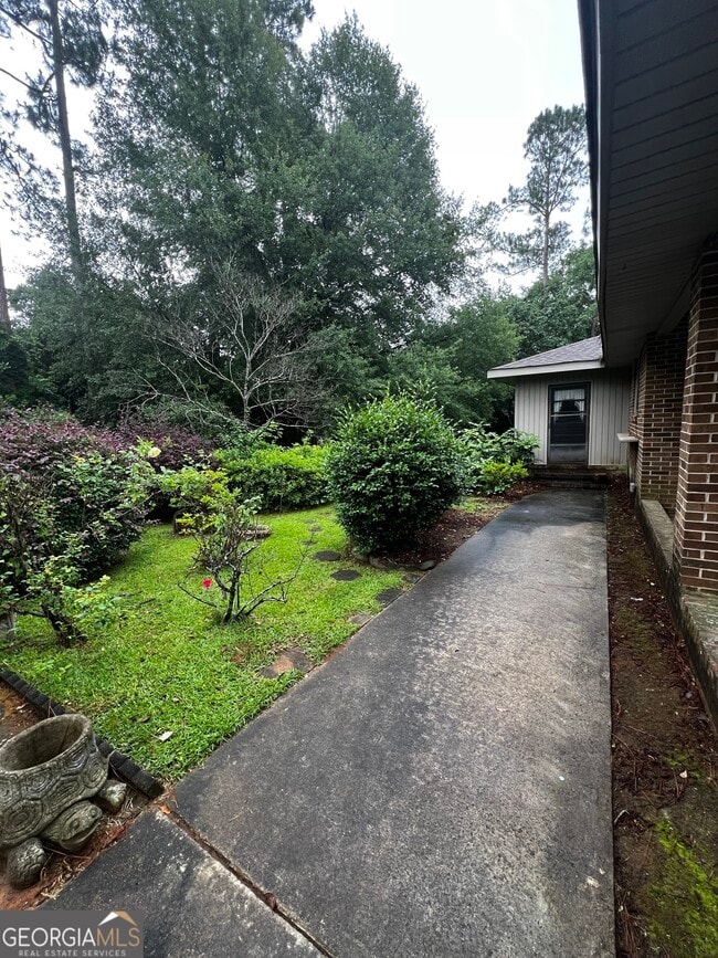 property at 1864 Tanglewood Rd