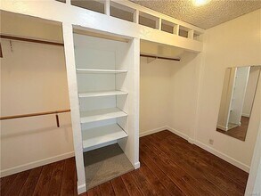 17947 Emelita St in Los Angeles, CA - Building Photo - Building Photo