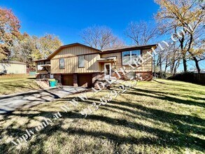 6127 Monrovia St in Shawnee, KS - Foto de edificio - Building Photo