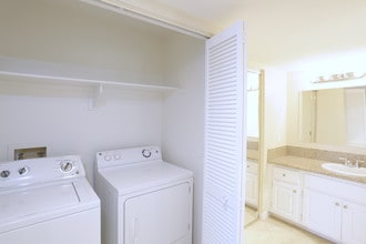Viewpoint Luxury Apartments in San Marcos, CA - Foto de edificio - Interior Photo