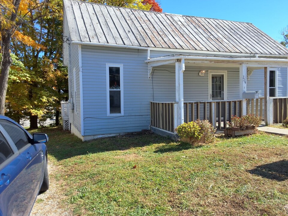 204 Church St in Vine Grove, KY - Building Photo