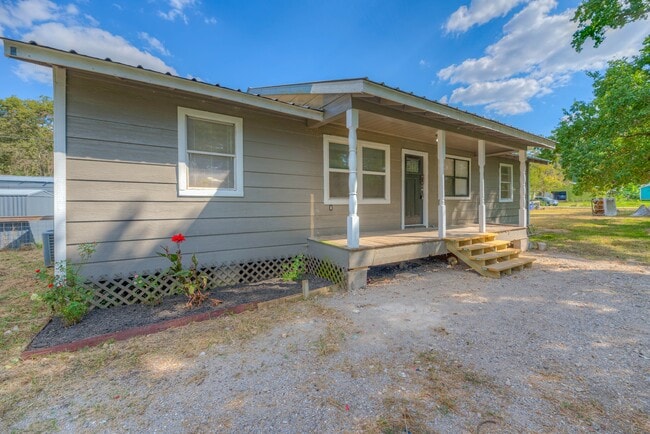 346 Pratt Rd in Livingston, TX - Foto de edificio - Building Photo