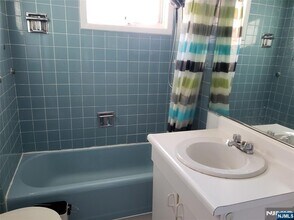 25 Valley Rd in Montclair, NJ - Building Photo - Building Photo