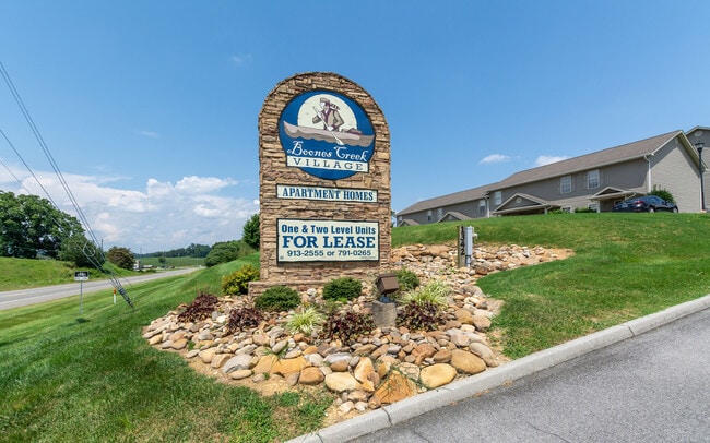 Boones Creek Village Townhomes in Jonesborough, TN - Building Photo - Building Photo