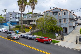 214 E Hyde Park Blvd in Inglewood, CA - Building Photo - Building Photo