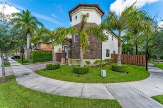 9805 NW 89th Terrace in Doral, FL - Building Photo - Building Photo