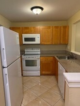 3321 NW 47th Ter, Unit 428 in Lauderdale Lakes, FL - Building Photo - Building Photo