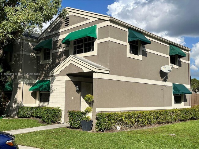 5150 Lake Loop Rd in Cooper City, FL - Building Photo - Building Photo