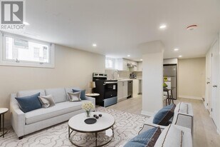 129 E 22nd St in Hamilton, ON - Building Photo